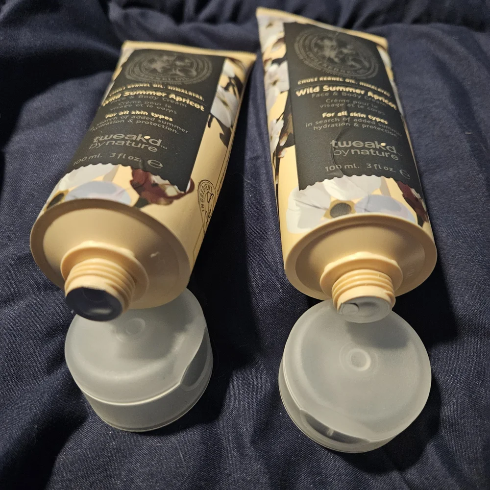 Tweaked By Nature Wild Summer Apricot Face & Body Cream Set